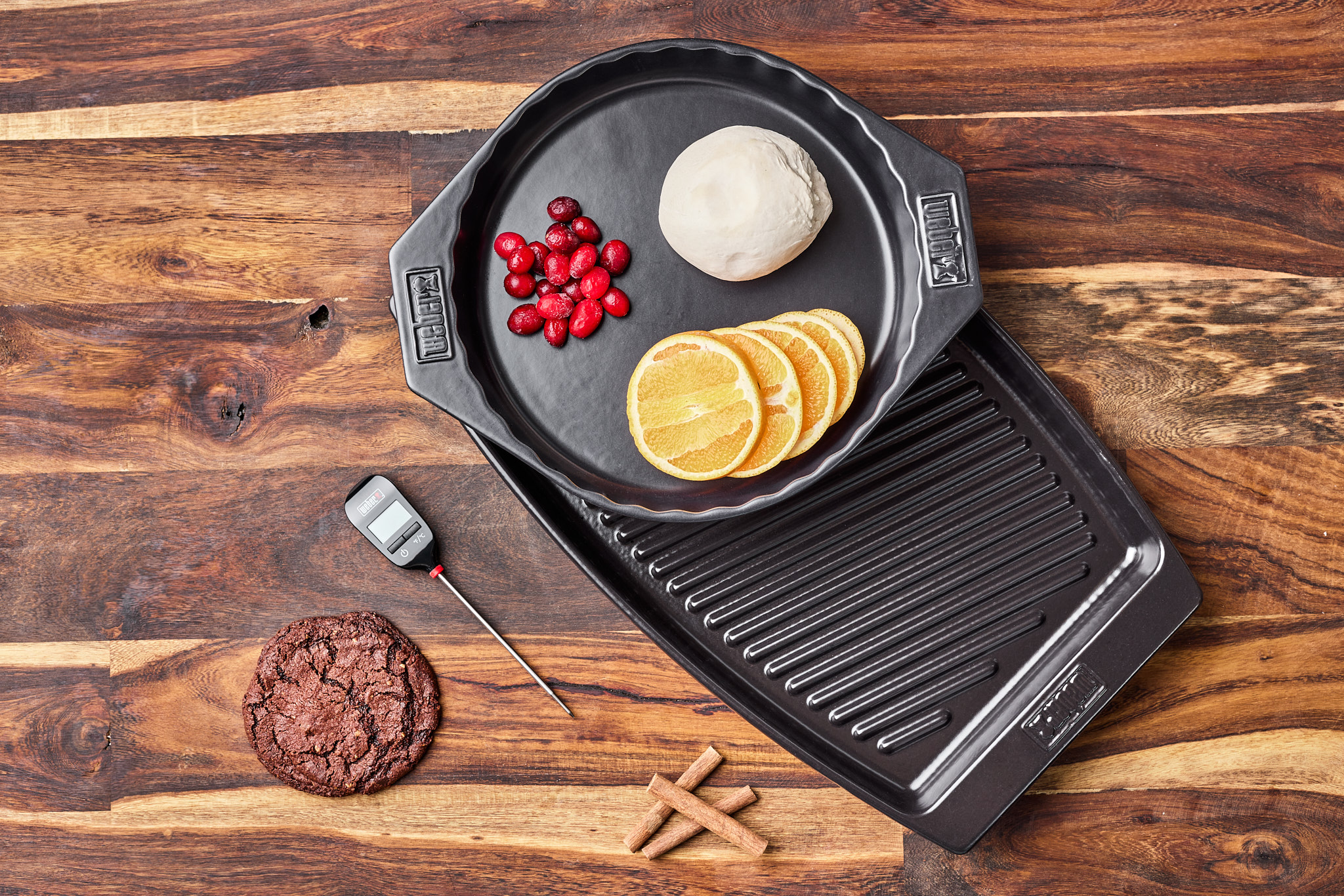 

Weber grillpakke med tærtefad, grillfad og stegetermometer