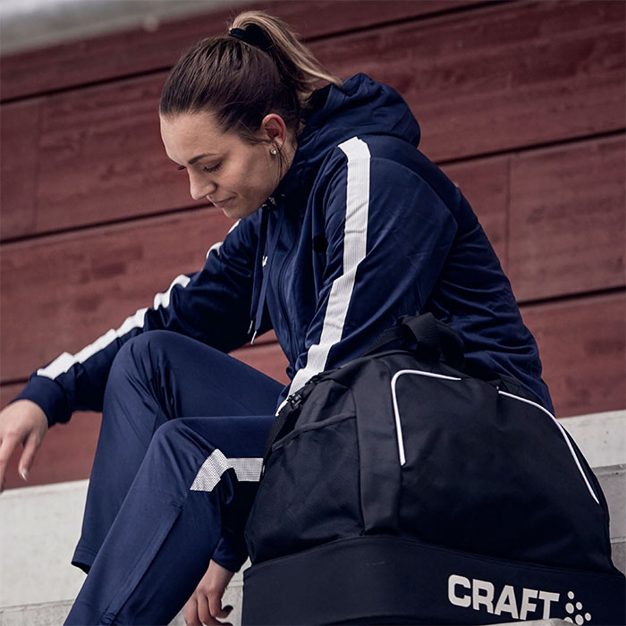 SPORTSWEAR